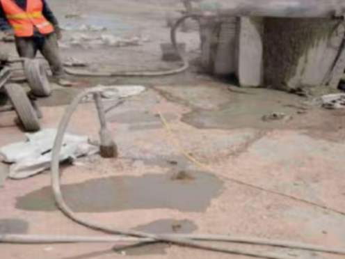 萝北水泥混凝土路面板底注浆技术 路面脱空注浆整治方案